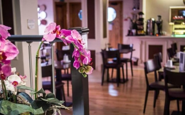 Thameside Hotel