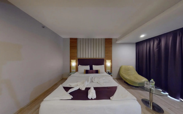 OYO Premium Karkhana Secunderabad