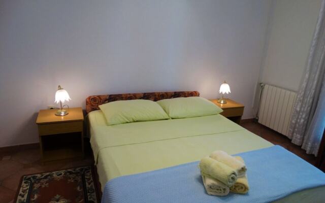 Oli - 20m From the Beach - 7 - R11