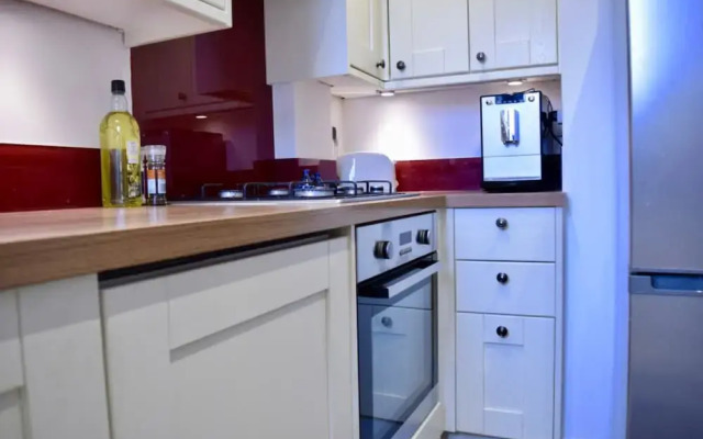Stylish 2 Bedroom Flat With Views of The Shard