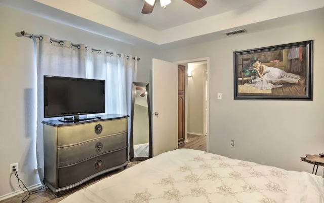 Comfortable Dallas Condo Close to Attractions