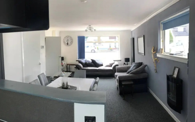 Limegrove Comfortable Three Bedroom House