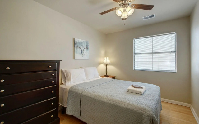 8 Bedroom Downtown Condo by AustinStays