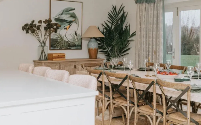 The Dragonfly - Central 2 Bedroom House