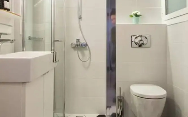 UPSTREET Bright Flat near Acropolis