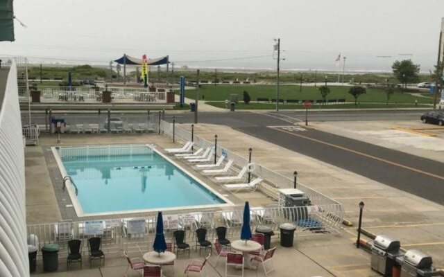 Gold Crest Motel