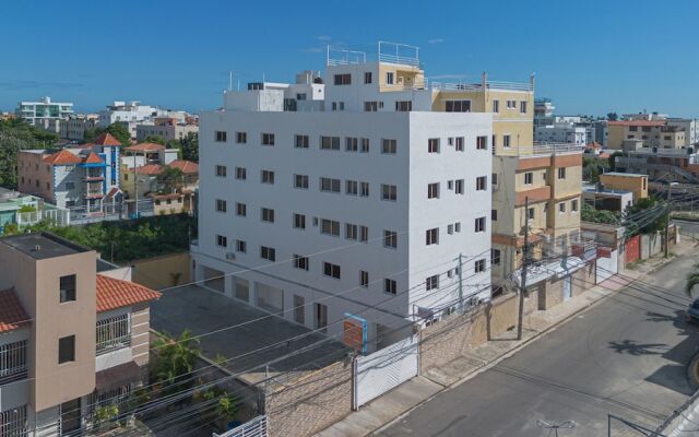 2 Bedroom Apartment Prime Location Great Services!