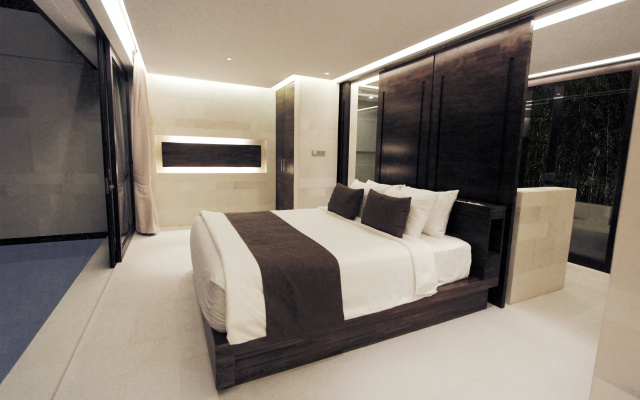 eqUILIBRIA SEMINYAK