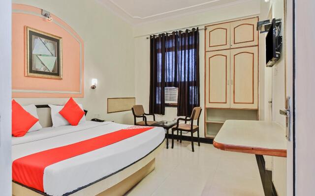 Oyo 33004 Hotel Candy Palace