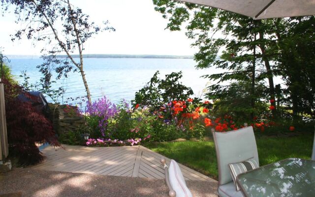 A Boat to Sea Bed & Breakfast