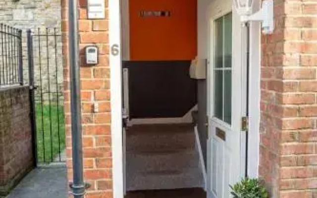 Glastonbury Town Apartment