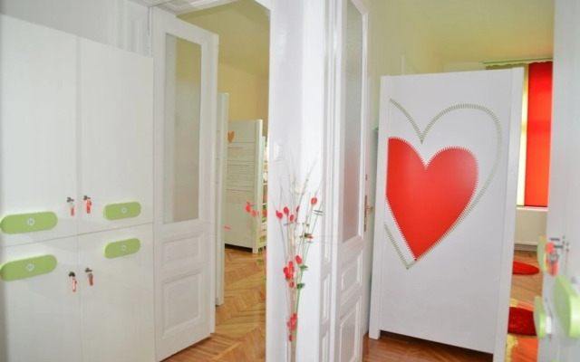 Hostel For Me