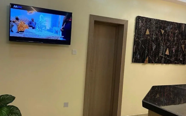 Mitos Luxury Suites -Bode Thomas