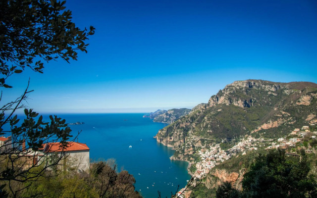 Villa Savina - Elegant Family Villa Overlooks Amalfi Coast -