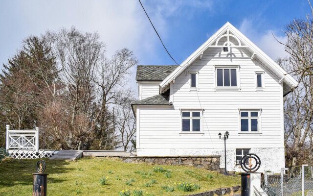 Beautiful Home in Torangsvåg With 4 Bedrooms and Wifi