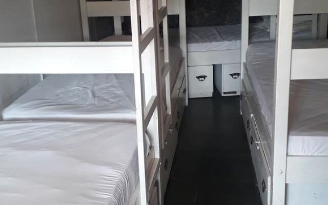 Golfinho Hostel