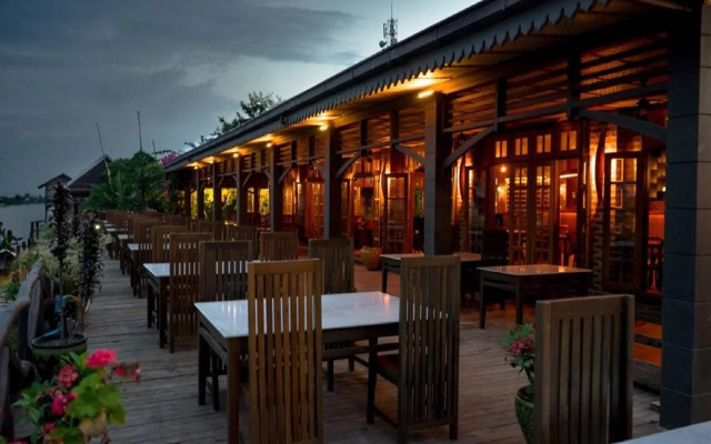 The Manor Lake Front Resort by Phyu Zin Group of Hotels