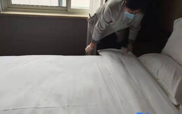 Yunjing Hotel (Luohe Shabei Dennis Convention and Exhibition Center)
