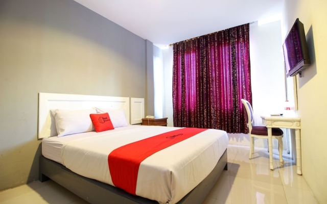 RedDoorz Syariah at Wijaya Imperial Hotel