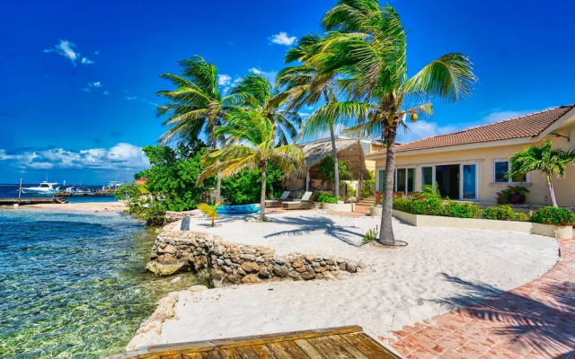 Private Beach Ocean Front Boat Dock Tiki Bar