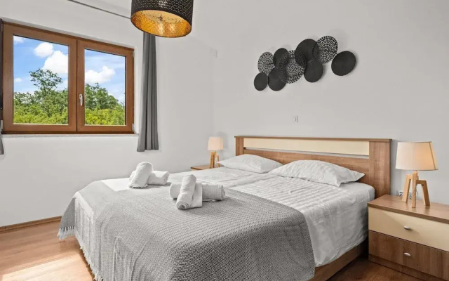 Holiday Home Mlačić