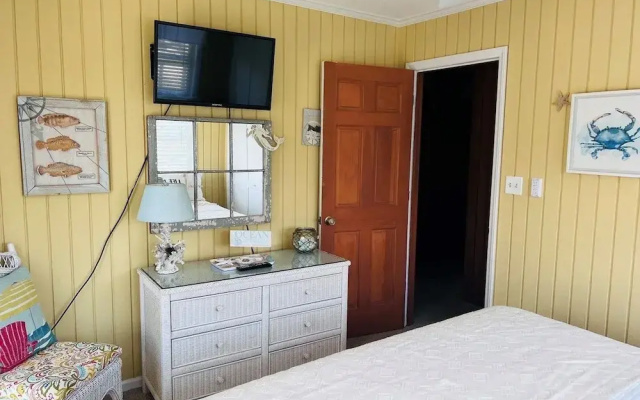 Fore Shore West- 4 Bedroom Home by RedAwning