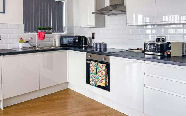 Superior 2 Bedroom Condo With Stunning Sea Views