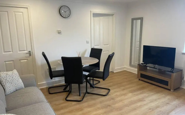 Modern The Mews Apartment