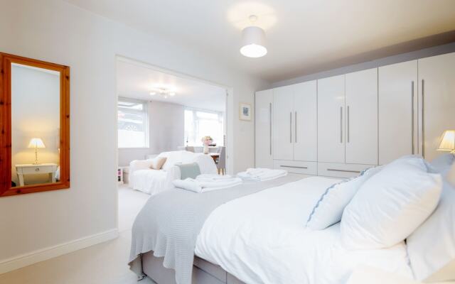 Putney Court - 1 Bed Apartment by BaseToGo