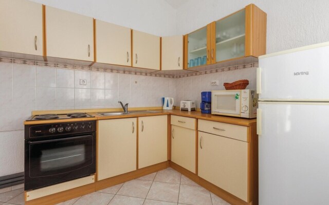 Beautiful Home in Zbandaj With Wifi and 2 Bedrooms