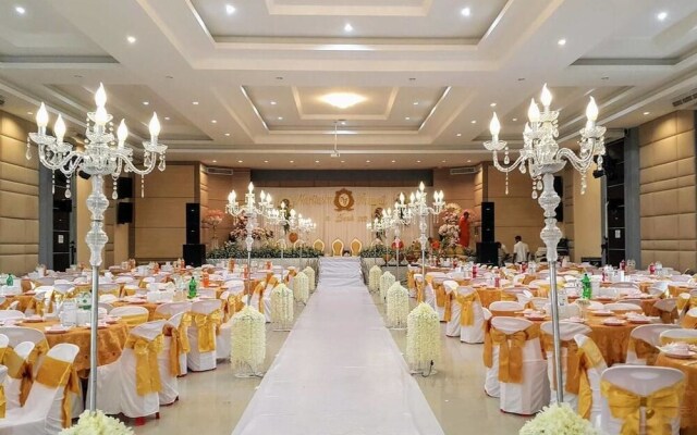 S-Tawan Hotel & Convention