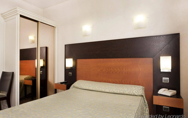 Hôtel Raspail Montparnasse