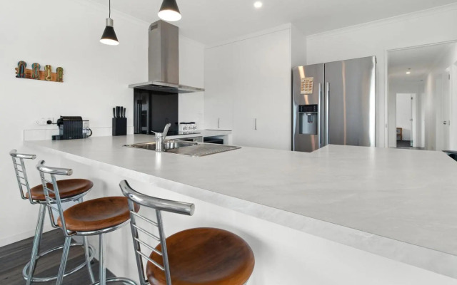 Sandy Shores - Waihi Beach Holiday Home