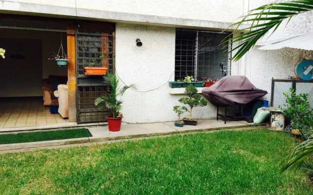 Large And Cosy Apartment With Private Garden
