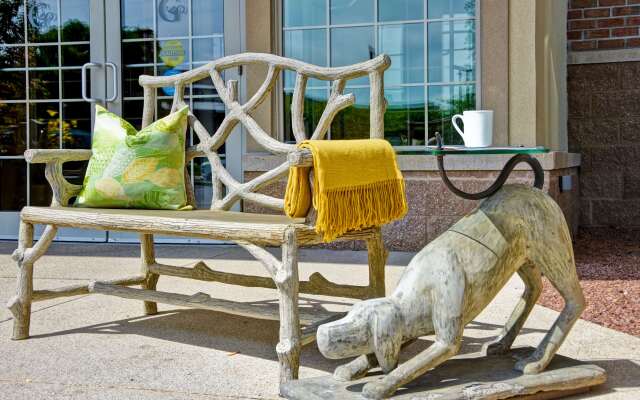 GrandStay Hotel & Suites