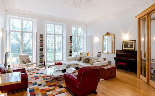 The Spacious Cleveland Square Apartment