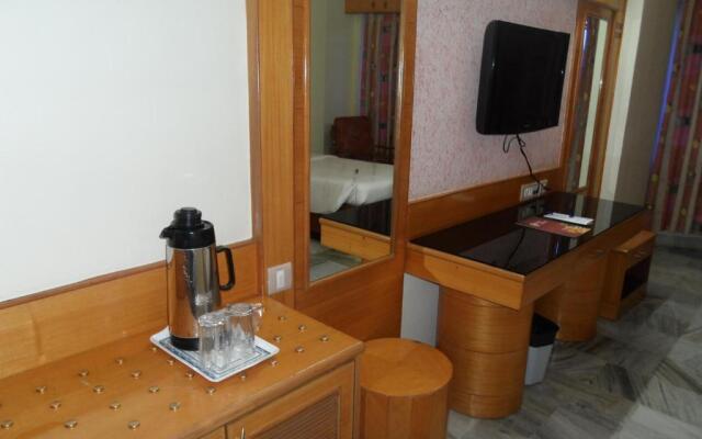 Hotel PLR Grand