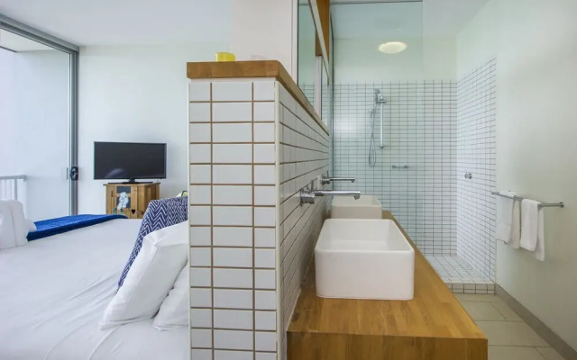 1 Bright Point Apartment 4303