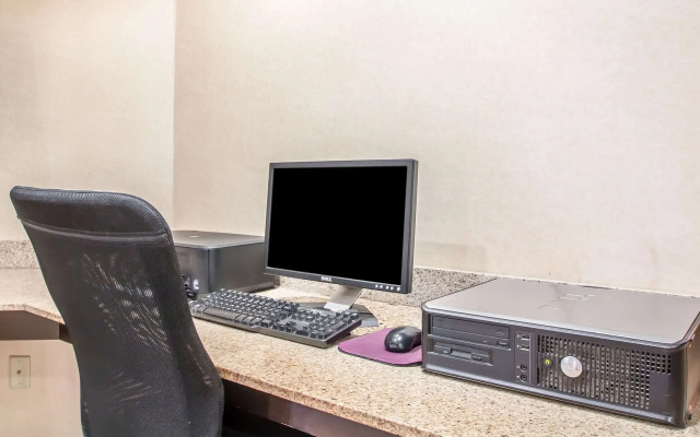 Comfort Inn & Suites Rochelle - DeKalb