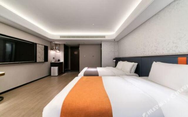 Home Inn Plus (Hangzhou West Lake Culture Square Metro Station)