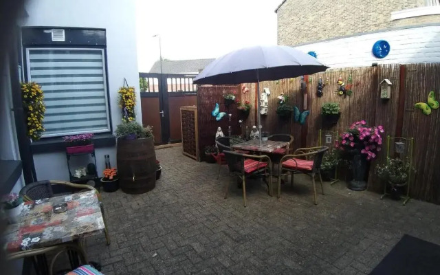 B & B D N Engel