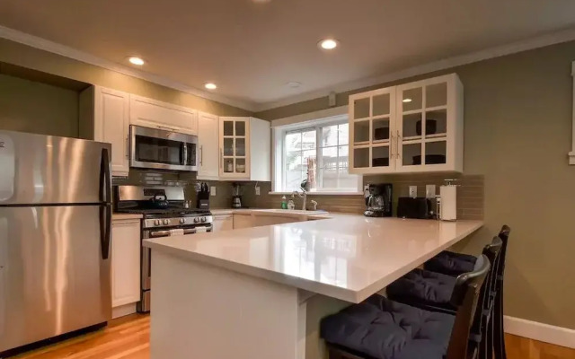 Seattle Vacation Home: The Gallery
