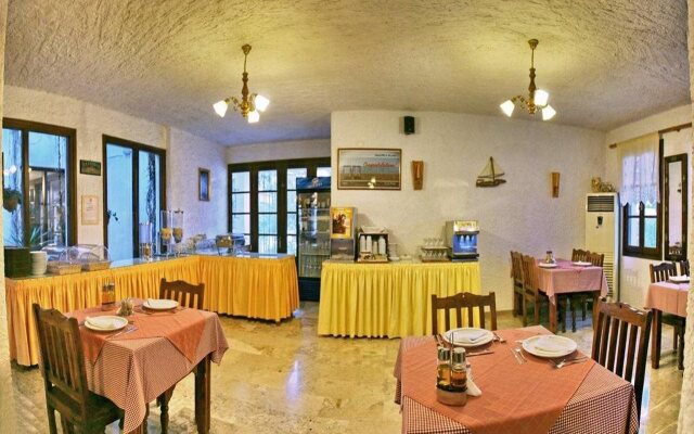 Hotel Pela
