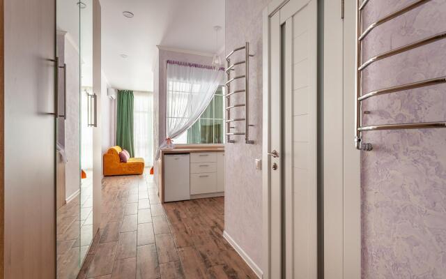Deluxe Apartment on Estonskaya Street