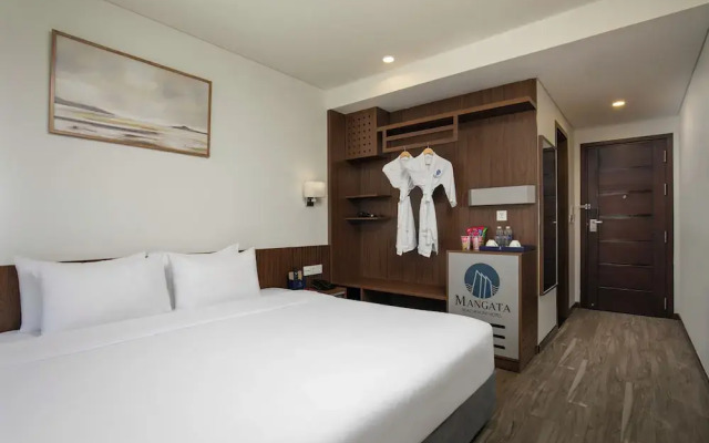 Mangata Beachfront Hotel