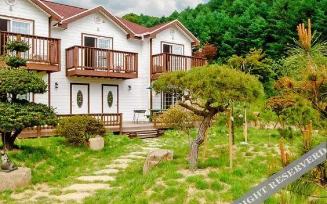 Yangpyeong Shejatreehouse Pension