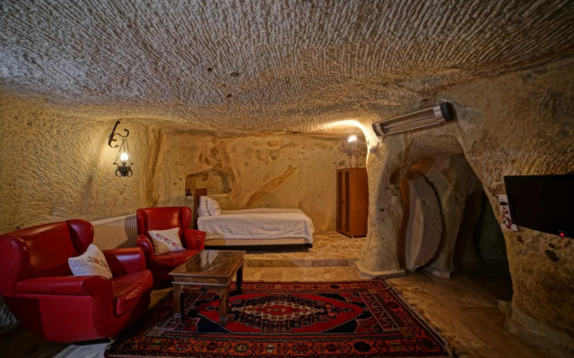 Jerveni Cave Hotel