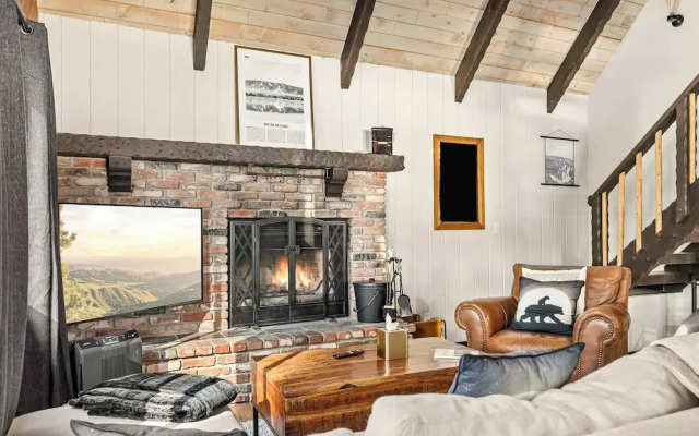 Backway Hideaway Close to the Village!