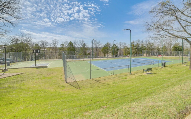 Branson Condo w/ Balcony, Near Silver Dollar City!