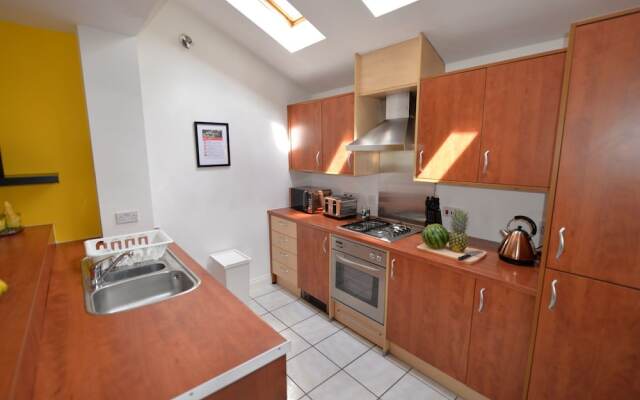 Delightful Holiday Home in Warwick near Castle